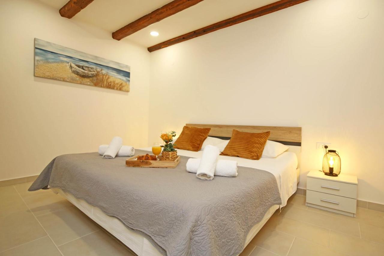 Apartment Tonka Šibenik Esterno foto